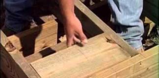 Как закрепить балясины сделанной из дерева лестницы
